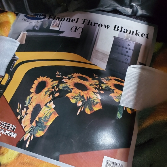 Blankets and baby blankets and cosmetic products - Picture 4 of 12